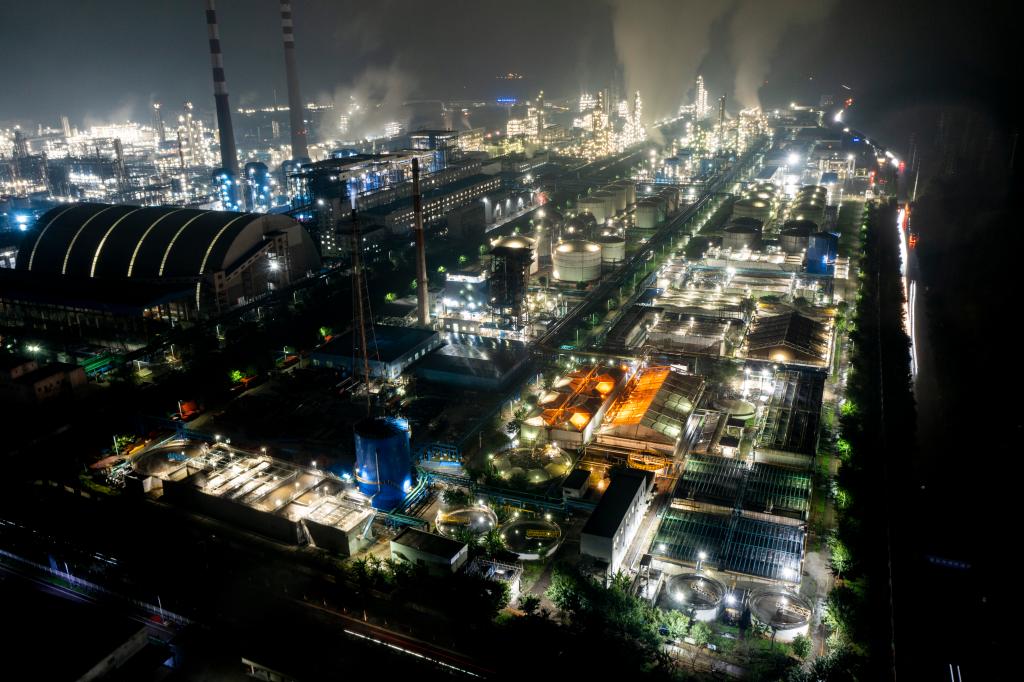 強(qiáng)信心·開(kāi)新局丨重慶三峽庫(kù)區(qū):新材料產(chǎn)業(yè)助力老工業(yè)基地發(fā)展新賽道