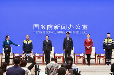 國新辦舉行&ldquo;最美鐵路人&rdquo;代表與中外記者見面會