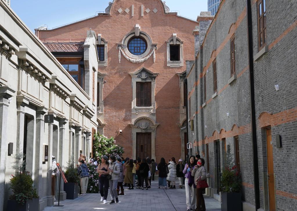 新華全媒+丨&ldquo;穿越&rdquo;人氣地標(biāo) &ldquo;打卡&rdquo;活力上海