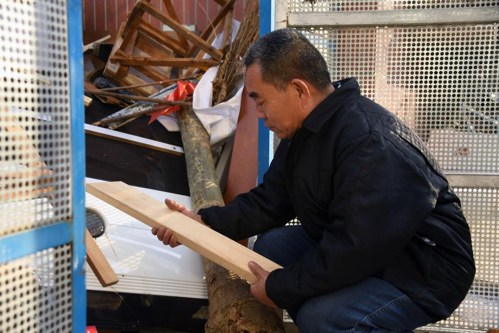 北京:義務(wù)修扶手 溫暖居民心