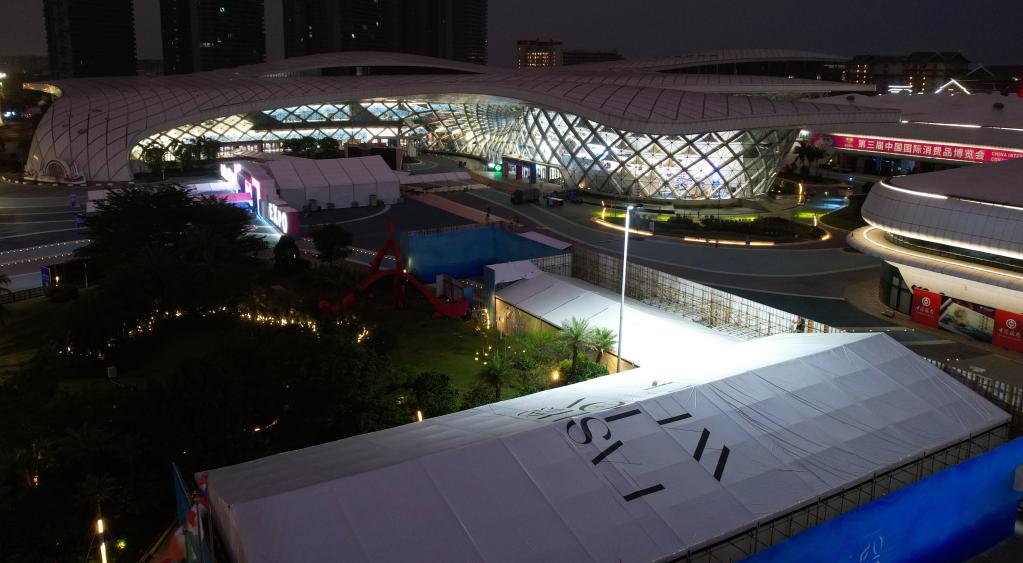 新華全媒+丨璀璨夜景看?？? /></a></p>
<p class=