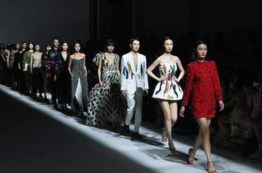 新華全媒+丨消博會時裝周助力海南自貿港打造全球消費時尚引領地