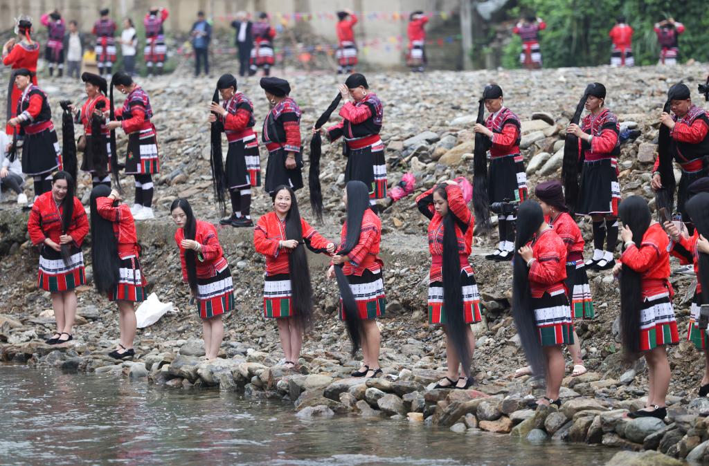 廣西龍勝：紅瑤&ldquo;長發(fā)節(jié)&rdquo; 歡慶&ldquo;三月三&rdquo;