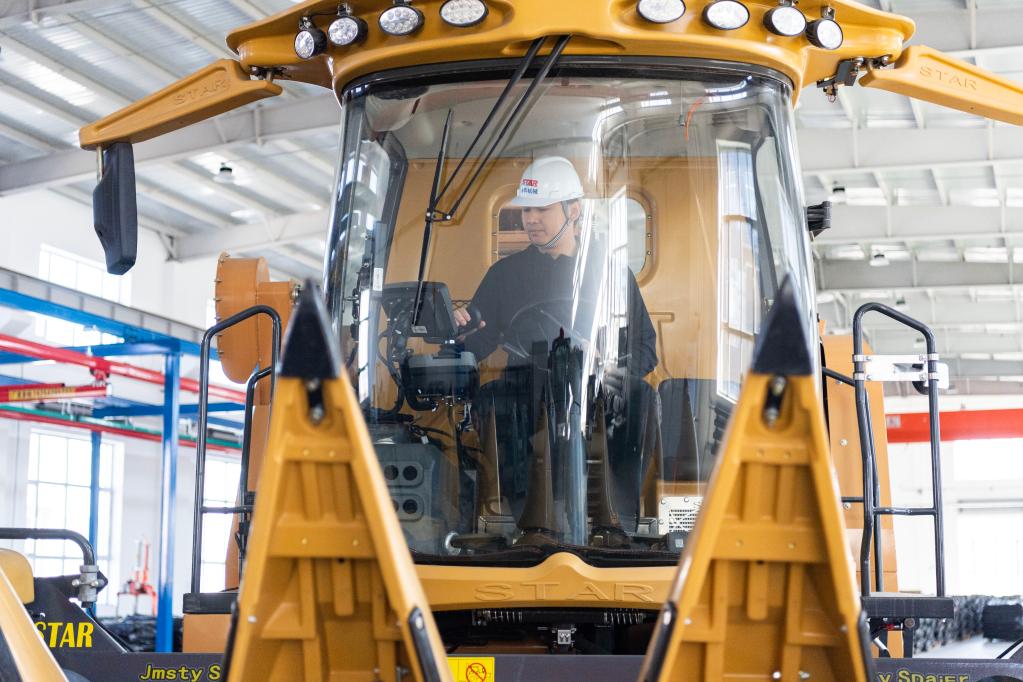 自主創(chuàng)業(yè)&ldquo;農(nóng)機小伙&rdquo;：努力讓我的&ldquo;星星&rdquo;在全世界閃爍