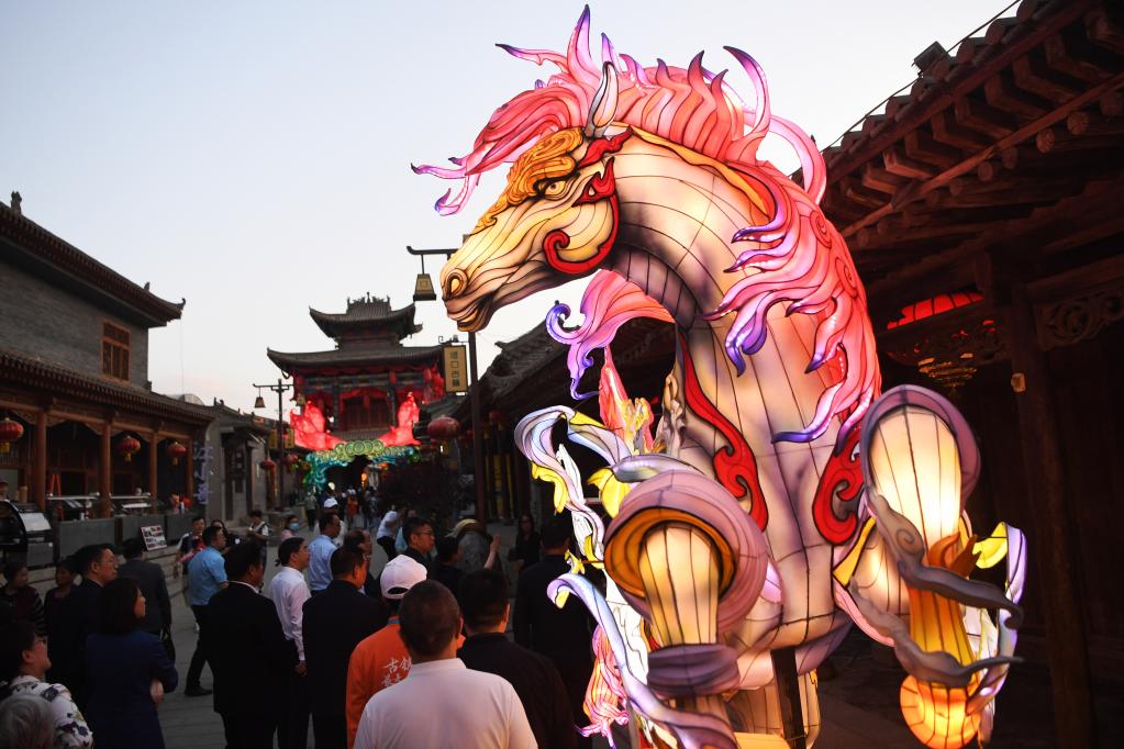 甘肅蘭州：河口古鎮(zhèn)&ldquo;黃河燈展&rdquo;亮燈