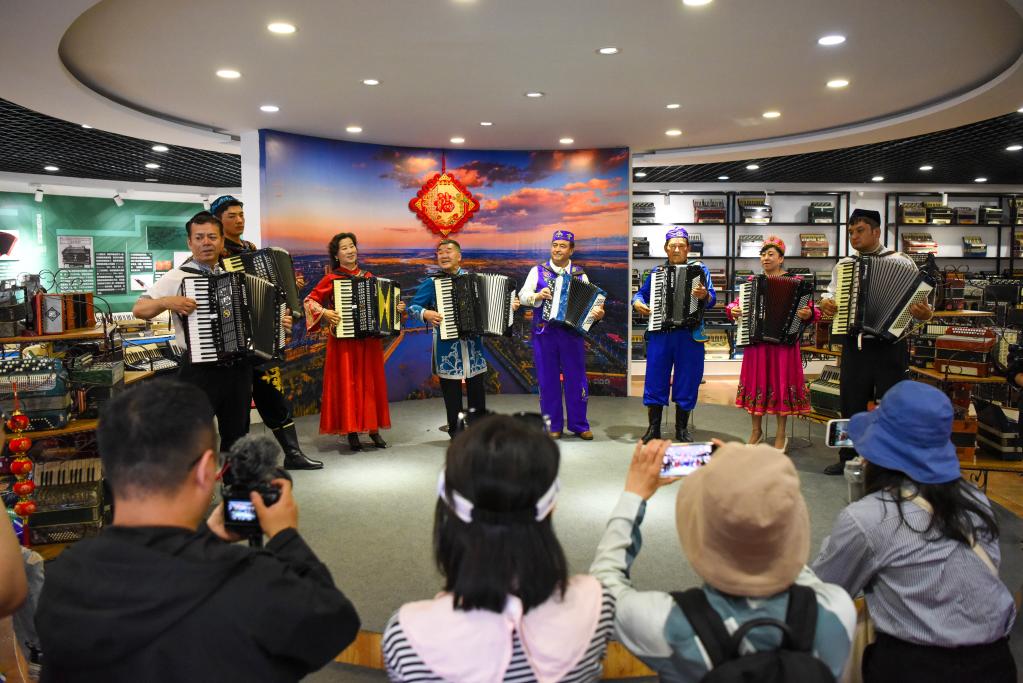 追著花兒看新疆丨新疆伊犁六星街&mdash;&mdash;一條正在煥發(fā)出青春光彩的老街