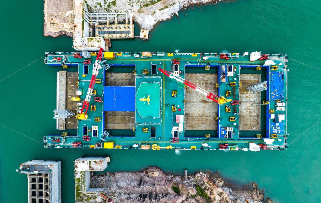 新華全媒+丨深中通道海底隧道成功合龍