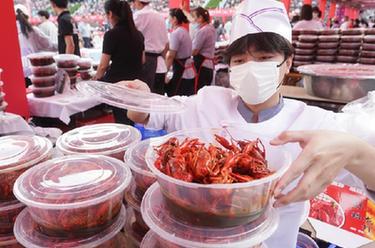 江蘇盱眙:火紅龍蝦節 萬人龍蝦宴