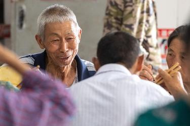 新華全媒+丨重慶萬州:安置長灘鎮受災居民