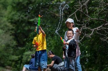 清涼六盤引客來