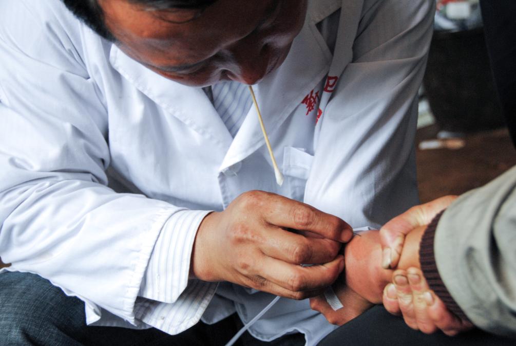 烏蒙深處，&ldquo;獨臂醫生&rdquo;29年守護村民健康