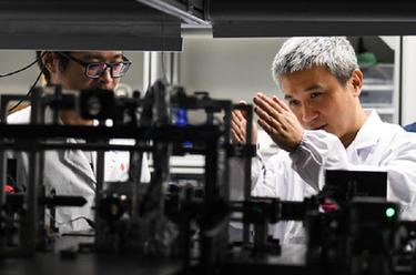 新華全媒+&middot;新時(shí)代中國(guó)調(diào)研行&middot;長(zhǎng)江篇丨一顆衛(wèi)星&middot;兩座城市&middot;三重身份&mdash;&mdash;彭承志的量子故事