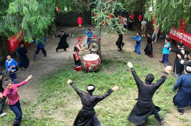 新華全媒＋丨&ldquo;活化&rdquo;非遺擺手舞 促進鄉村振興