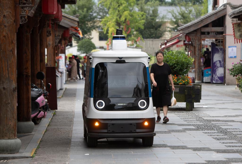 浙江磐安：山村無人快遞車&ldquo;上崗&rdquo;