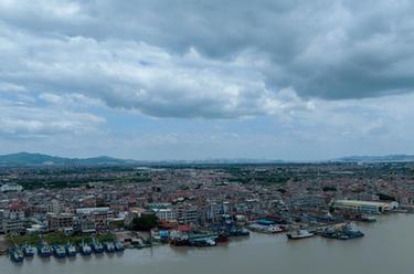 福建：漁船進港人上岸 全力防抗臺風&ldquo;蘇拉&rdquo;