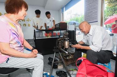 &ldquo;小修小補&rdquo;入駐社區便民小店 社區百姓享受便捷服務