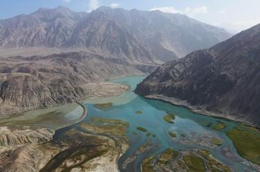 新華全媒+丨天空之眼瞰祖國&mdash;&mdash;飛閱帕米爾高原上的明珠