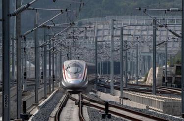 圖片故事丨&ldquo;動車醫生&rdquo;高春成