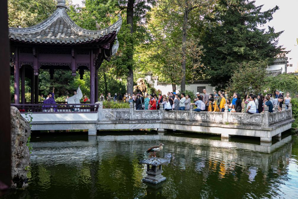 德國法蘭克福舉行漢服游園會慶&ldquo;雙節&rdquo;