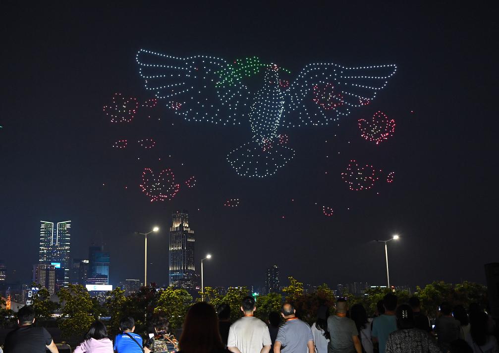無人機香江璀璨慶&ldquo;雙節(jié)&rdquo;