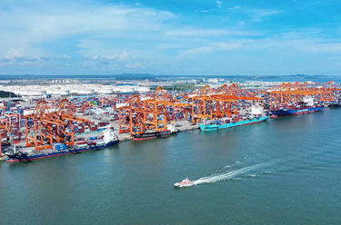 新華全媒+丨30年，&ldquo;小漁村&rdquo;蝶變&ldquo;大港口&rdquo;&mdash;&mdash;西部陸海新通道建設掠影