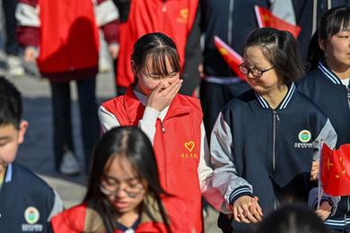 新華全媒+丨讓視障讀者&ldquo;看&rdquo;到&ldquo;詩和遠方&rdquo;