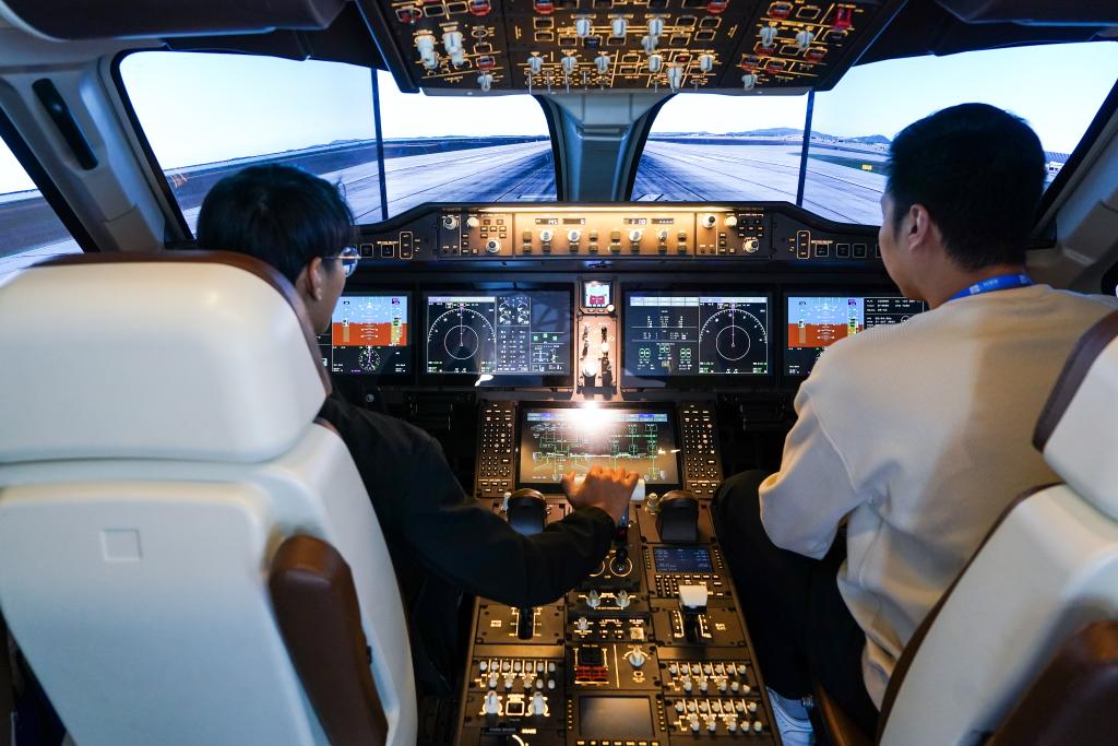 新華全媒+丨看得見、摸得著、可互動&mdash;&mdash;在科普產品博覽會上感受科技魅力