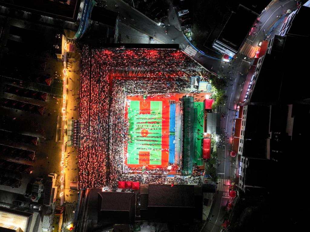 新華全媒+丨鄉(xiāng)村籃球賽&ldquo;點燃&rdquo;縣域經(jīng)濟