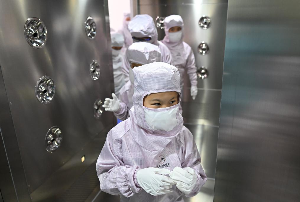 武漢小學生走進&ldquo;好奇芯課堂&rdquo;