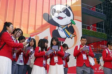 第六屆進(jìn)博會(huì)志愿者在&ldquo;四葉草&rdquo;展開實(shí)訓(xùn)