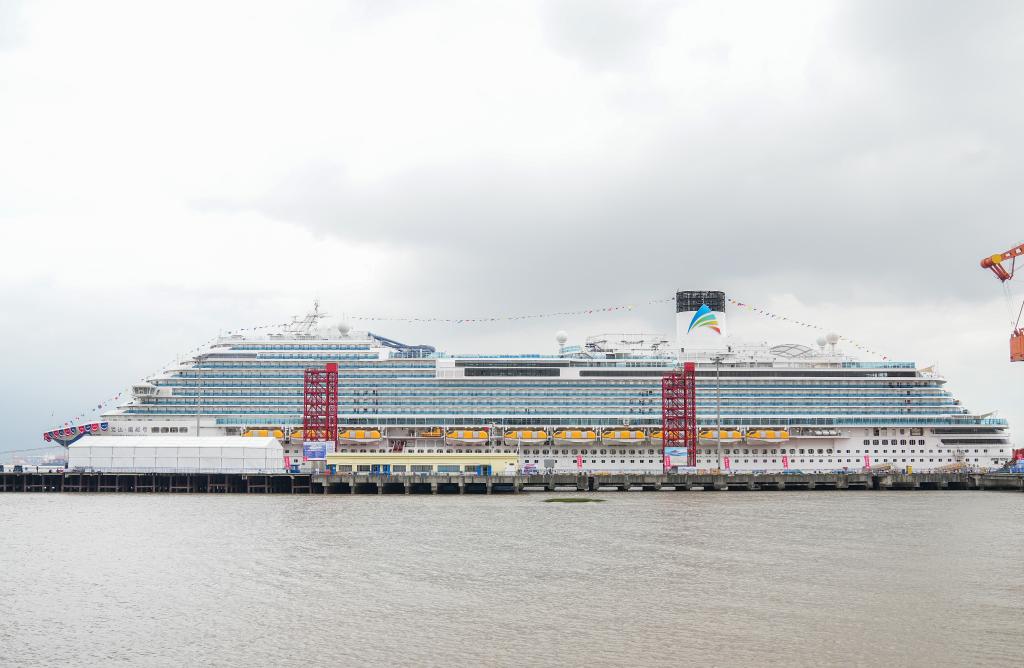 新華全媒+丨國產首艘大型郵輪命名交付 我國造船業集齊&ldquo;三顆明珠&rdquo;