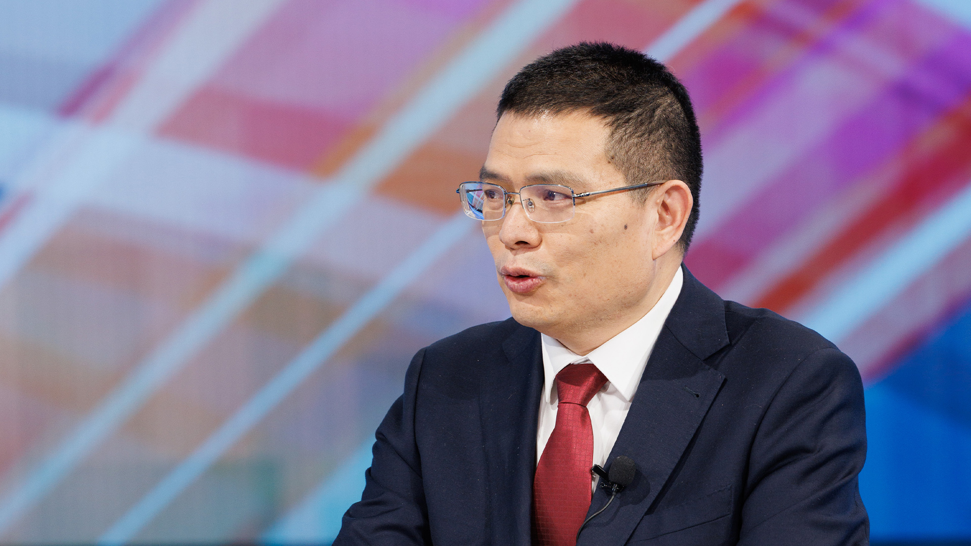 堅持創新驅動，加緊培育壯大新動能