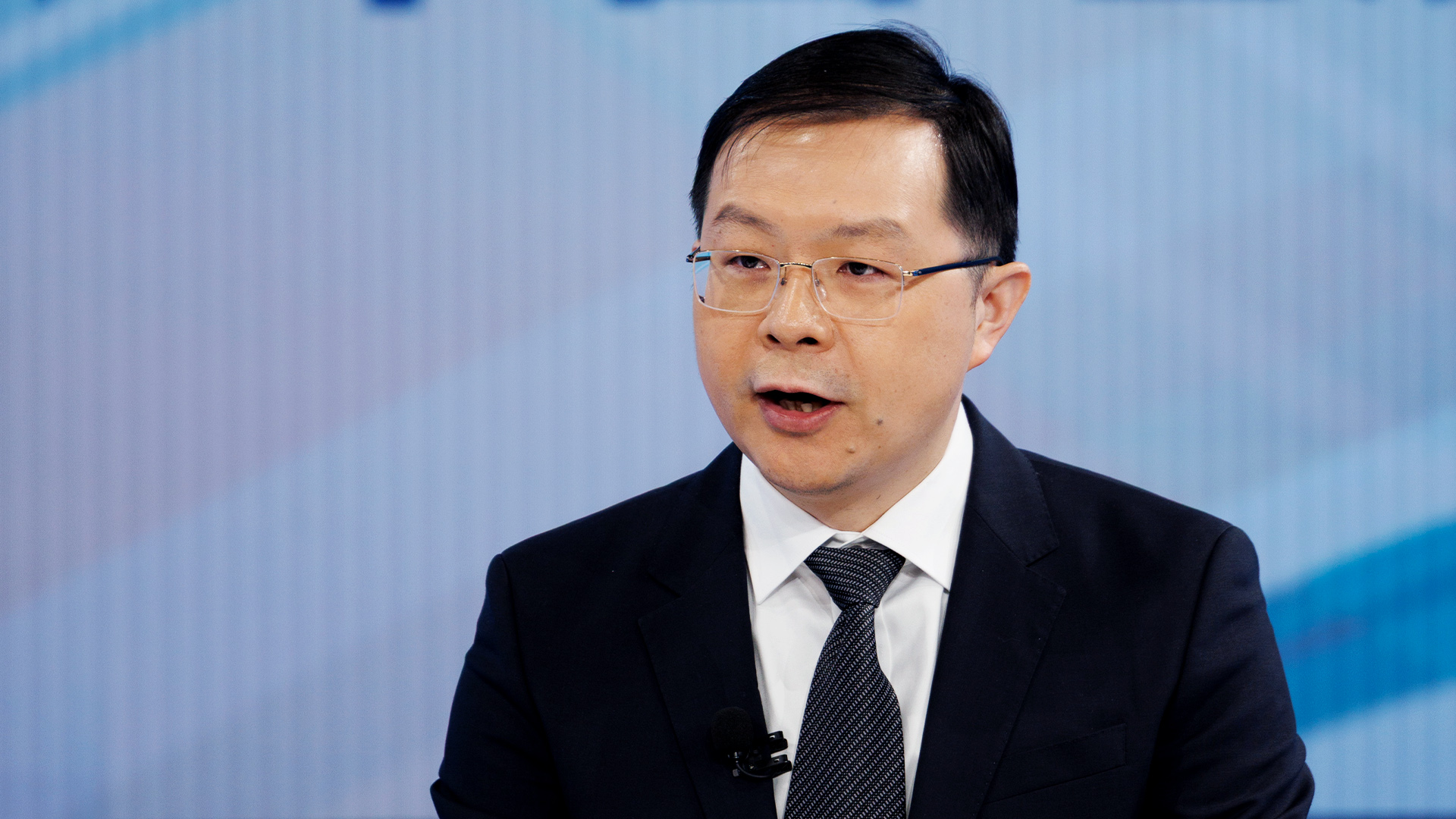 堅持“雙碳”引領，推動全面綠色轉型