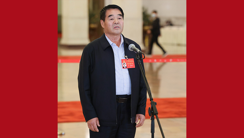 廷&middot;巴特爾代表接受采訪