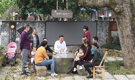 杭州小古城村:大樟樹下議發(fā)展