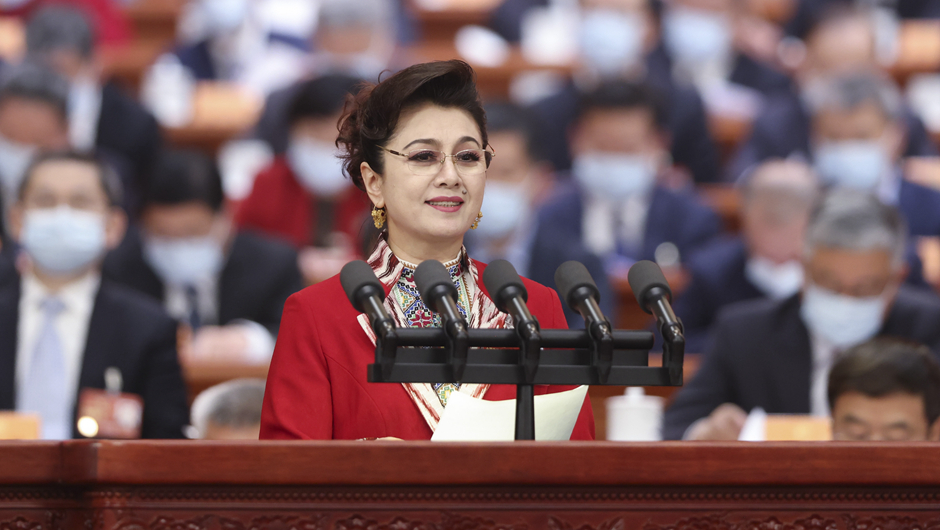 迪麗娜爾&middot;阿布拉委員作大會發(fā)言