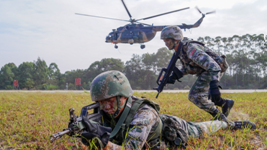 直擊第74集團(tuán)軍某特戰(zhàn)旅&ldquo;劍鋒對(duì)決&rdquo;比武