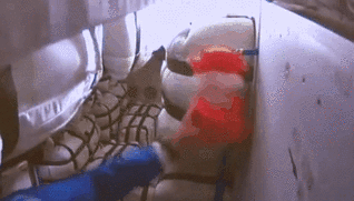 準備提貨 神舟十三號航天員順利進入天舟三號：航天員核對整理天舟三號貨運飛船內(nèi)物品