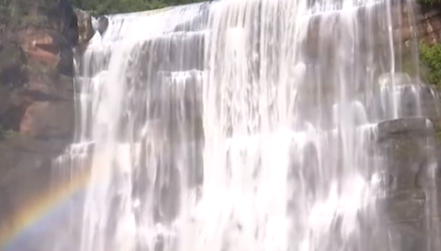 貴州：國慶假期&middot;出游&mdash;&mdash;赤水大瀑布彩虹飛掛 展現(xiàn)&ldquo;巔峰顏值&rdquo;