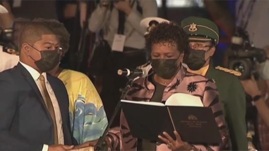 巴巴多斯：正式取消英國女王國家元首地位&mdash;&mdash;首位總統正式就任 成為一個新生的共和國