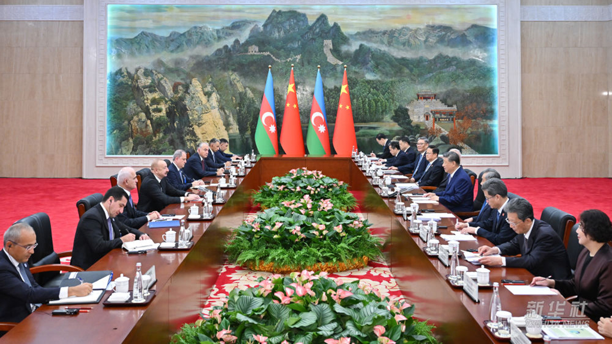 新华图讯｜习近平会见阿塞拜疆总统阿利耶夫