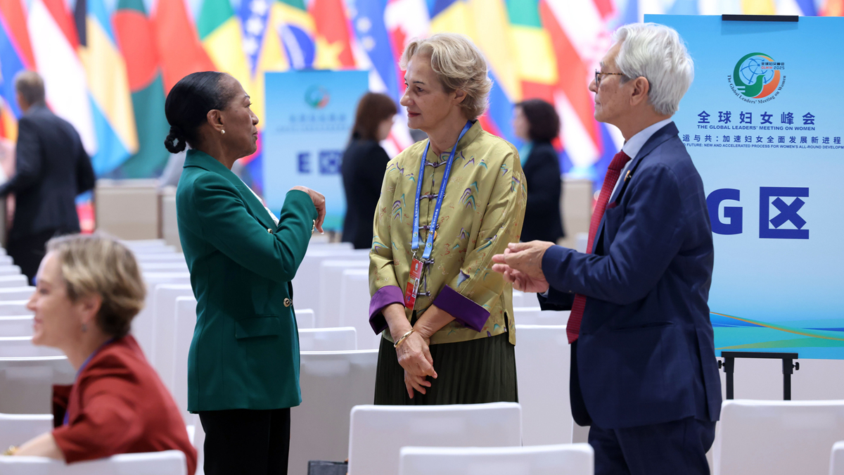 全球妇女峰会丨交流