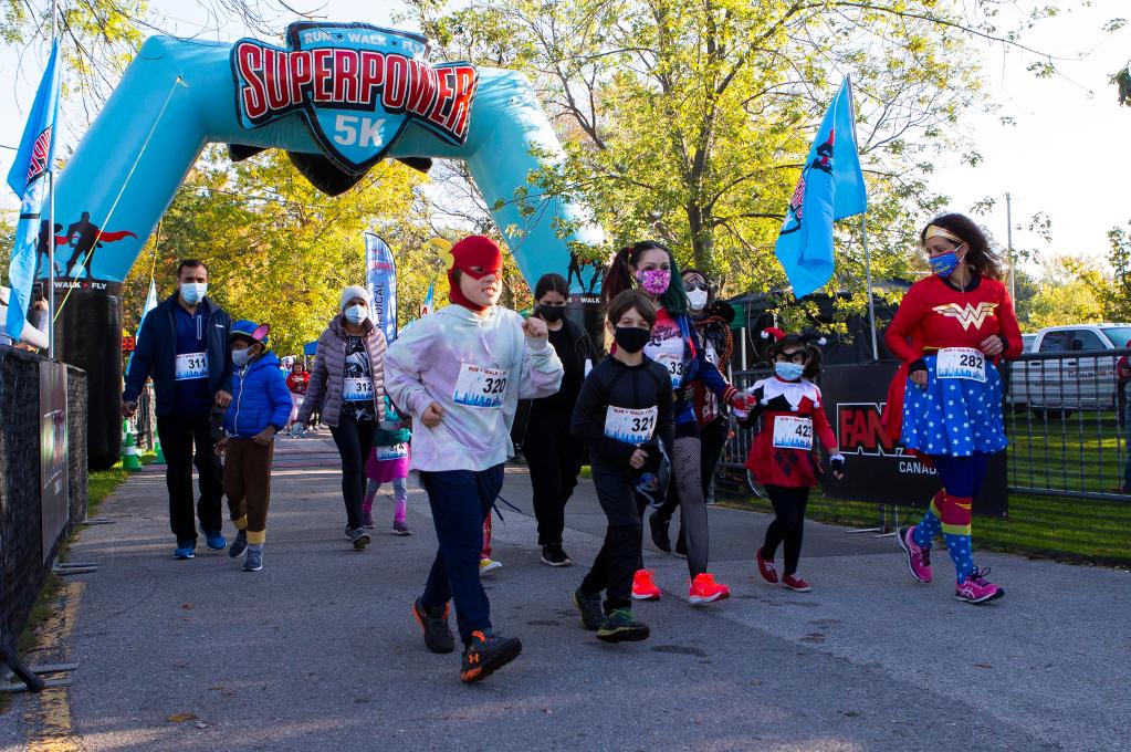 加拿大:“變裝”長(zhǎng)跑