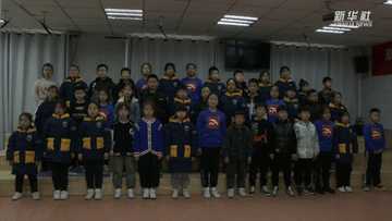 當河北阜平山里娃用歌聲送別鄧小嵐老師時 淚崩了&hellip;&hellip;